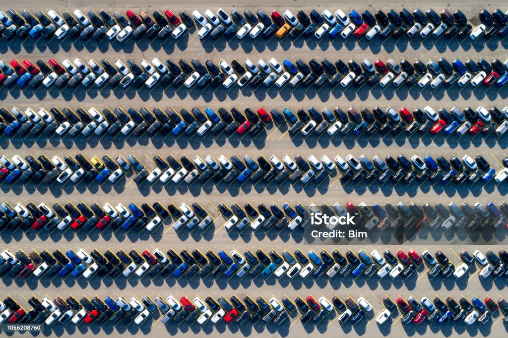 Vista aérea de las filas de coches - Foto de stock de Coche libre de derechos