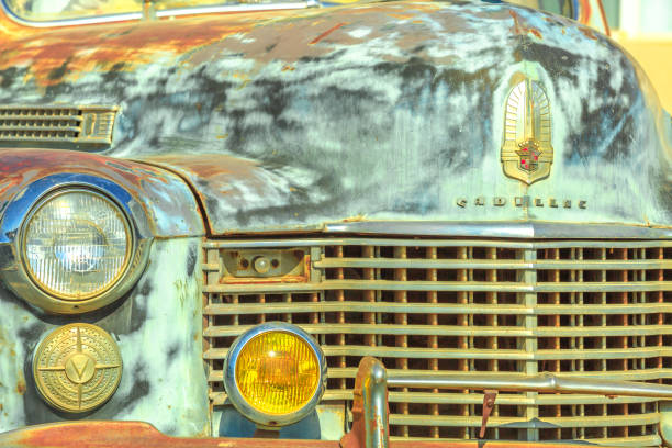 vintage old cadillac - route 66 road sign california imagens e fotografias de stock