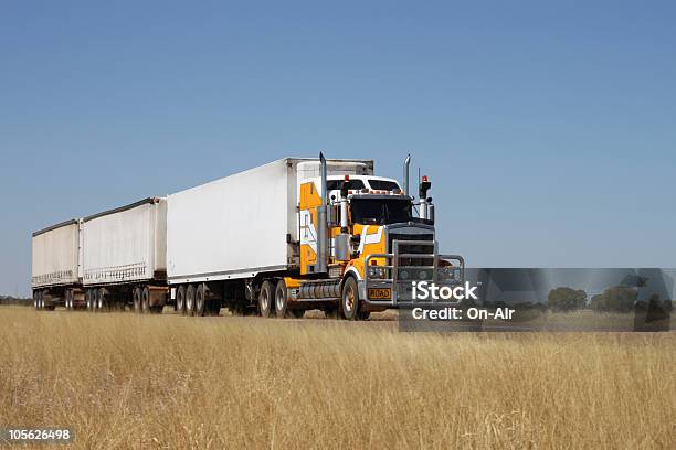 Roadtrain Logistica - Fotografie stock e altre immagini di Composizione orizzontale - Composizione orizzontale, Convoglio, Fotografia - Immagine