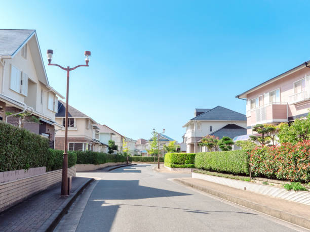 paisagem da residência japonesa - clear sky residential district house sky - fotografias e filmes do acervo