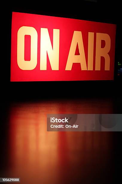 On Air Vertikale Stockfoto und mehr Bilder von Radiogerät - Radiogerät, In der Luft schwebend, Vitalität