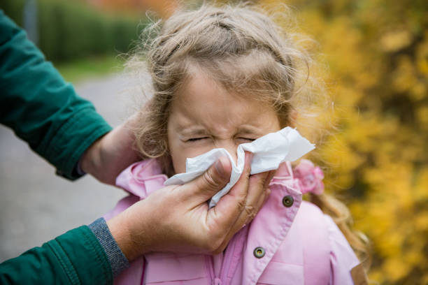 father wiping daughter's nose with handkerchief - sick girl imagens e fotografias de stock