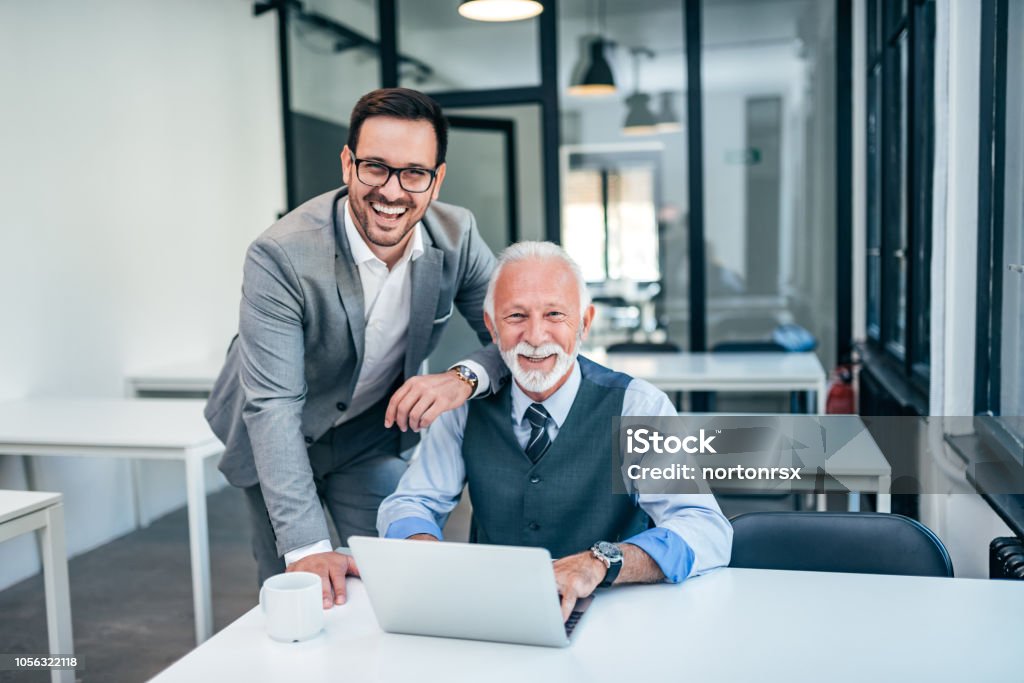 Portrait de famille entreprise prospère au travail. - Photo de Affaires libre de droits