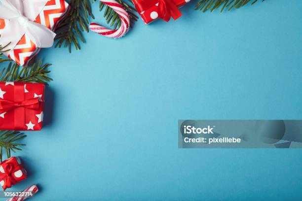 Foto de Fundo De Caixas De Presente De Natal Com Decoração De Natal e mais fotos de stock de Natal