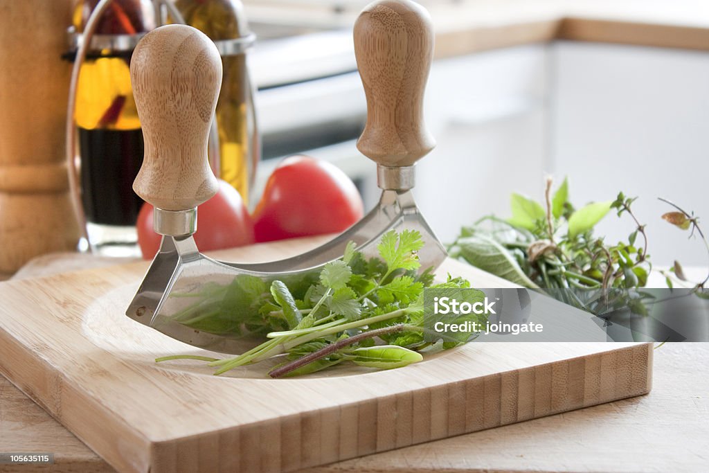 Hierbas en la cocina - Foto de stock de Aceite de oliva libre de derechos