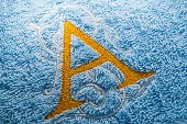 nahaufnahme-von-stickmuster-alphabet-auf-handtuch.jpg?b=1&s=170x170&k=20&c=zqhklYDewIPBug8V5G7hQVJI4WWSfgC3D4PG5cftzMo=