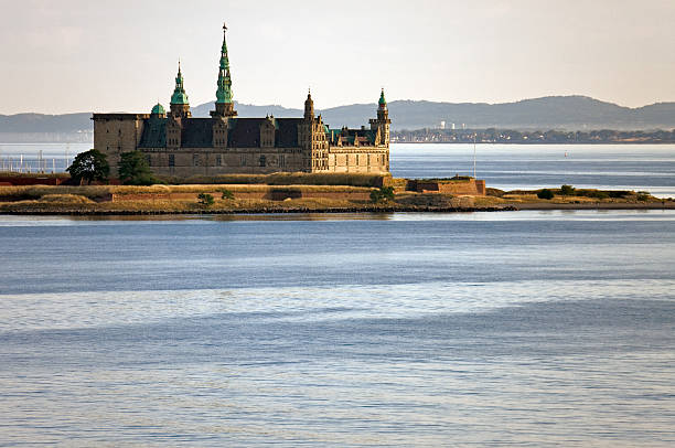 castelo de manhã - kronborg castle imagens e fotografias de stock