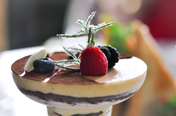 tiramisu cake wih berry