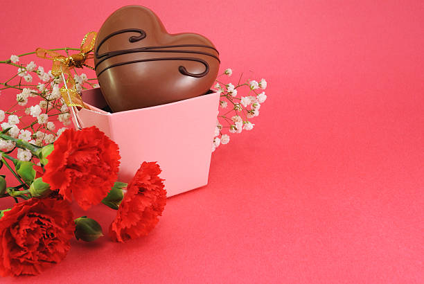 fundo de amor - valentines day candy carnation chocolate candy imagens e fotografias de stock