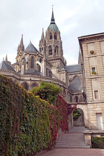 katedra notre-dame de bayeux, normandia, francja - tkanina z bayeux obrazy zdjęcia i obrazy z banku zdjęć