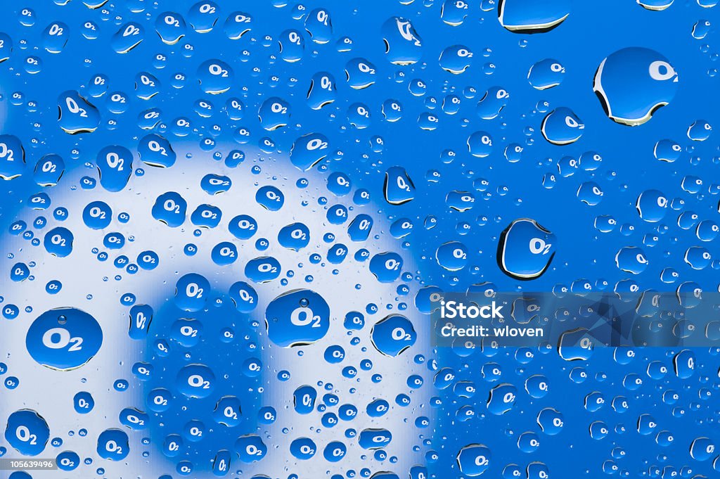 Символ кислород (O2) отражение в водные капельки - Стоковые фото Без людей роялти-фри