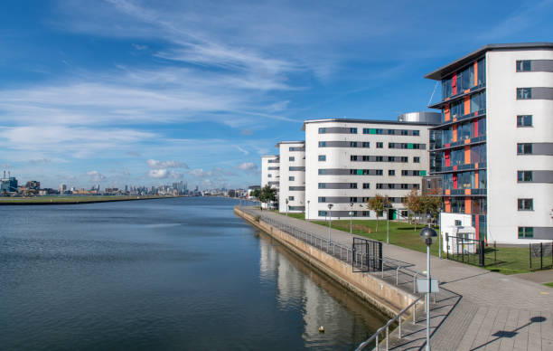 kampus uniwersytetu wschodniego londynu i royal albert dock - docklands zdjęcia i obrazy z banku zdjęć