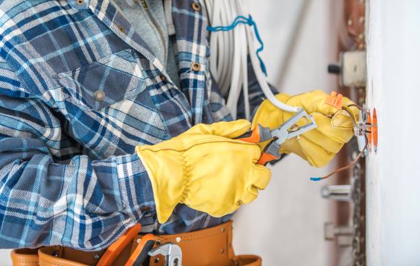 lavoro elettricista professionista - elettricista foto e immagini stock