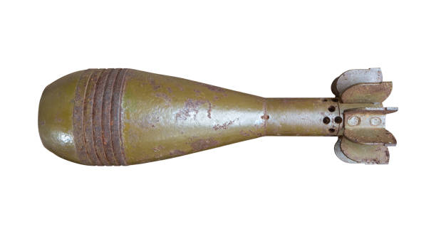 vecchia bomba aerea rustica isolata con percorso di ritaglio - plutonio foto e immagini stock