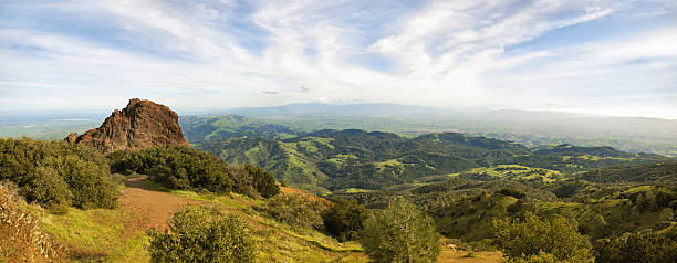 vista del monte diablo - hill green california grass fotografías e imágenes de stock