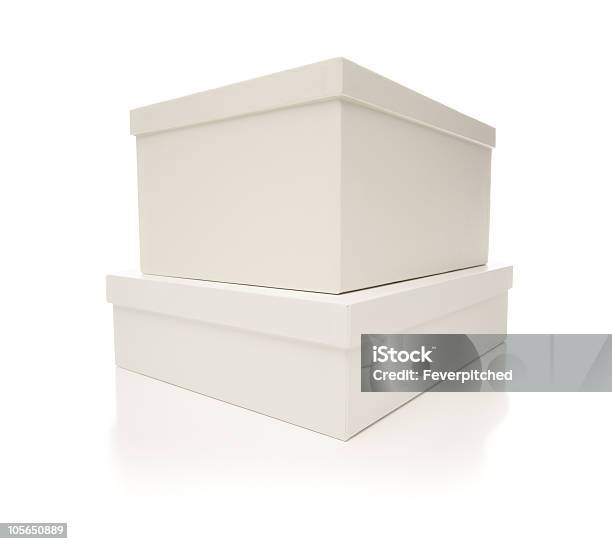 Empilhamento De Caixas Brancas Com Tampas Isolado No Fundo - Fotografias de stock e mais imagens de Branco