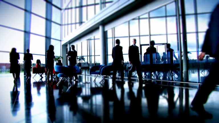 Hommes et femmes d'affaires