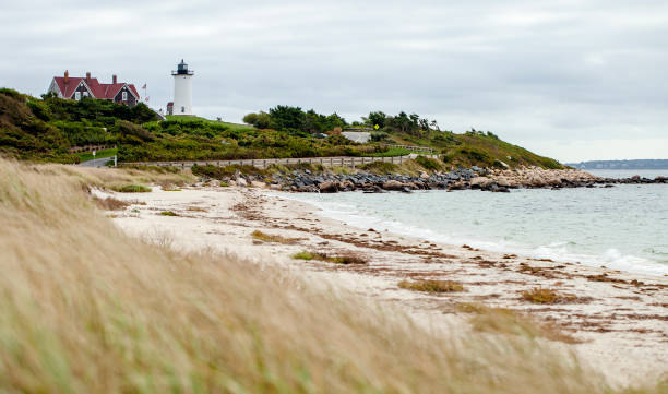 faro di nobska a cape cod, massachusetts, stati uniti - cape cod bay foto e immagini stock