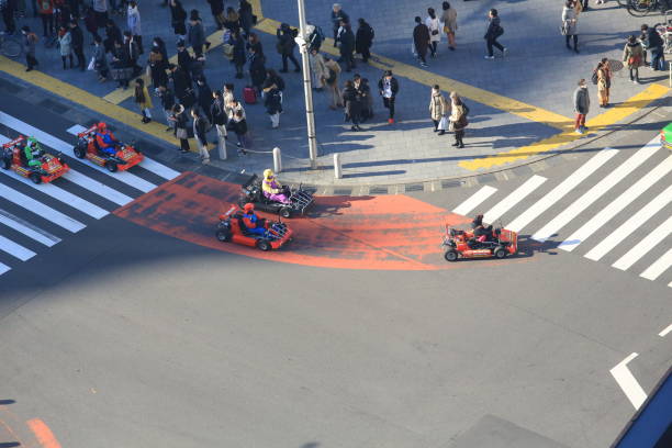 tour de mario kart karting rue - motor vehicle outdoors crowd landscape photos et images de collection