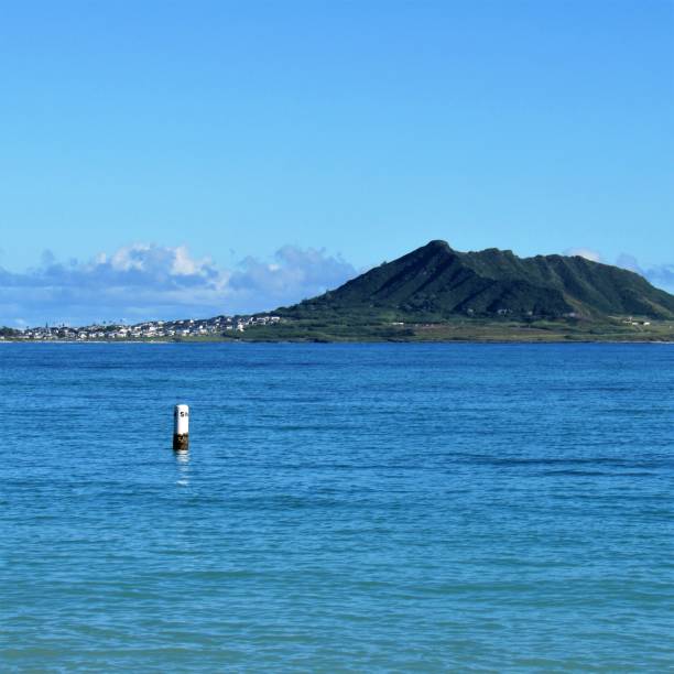 playa de kailua, kailua, hi de oahu.  una hermosa playa de 2 1/2 millas de largo, se encuentra entre alala y kapoho puntos. identificado por conde naste revista como la mejor playa de estados unidos.  limita la longitud de la bahía de kailua. - kapoho fotografías e imágenes de stock