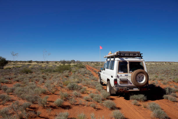 vehículo 4wd outback australia occidental. - outback 4x4 australia australian culture fotografías e imágenes de stock