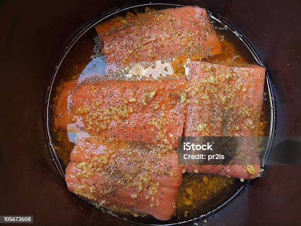 Filete De Salmão Marinado - Fotografias de stock e mais imagens de Alho - Alho, Animal selvagem, Azeite