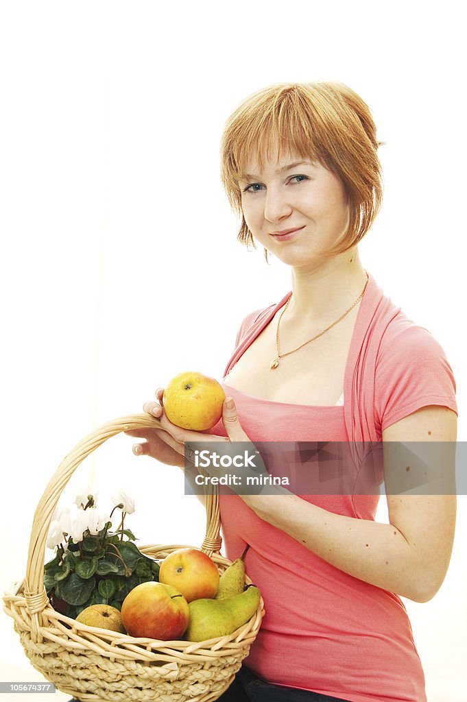 Red de Pêlo mulher caucasiana com frutas - Foto de stock de Adulto royalty-free