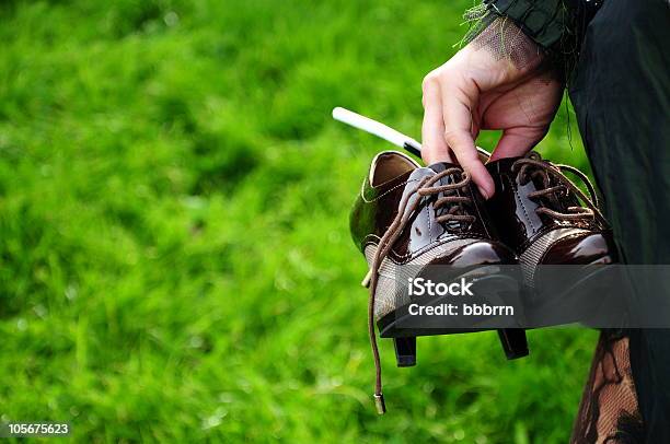 Foto de Brown Mulher Sapatos E Cigarros e mais fotos de stock de Adulto - Adulto, Branco, Carregar