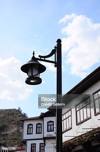 Street Lampe Und Gebäude Stockfoto und mehr Bilder von Alt - Alt, Anhöhe, Aussicht genießen