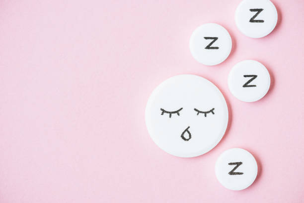 top view of sleeping pills with drawn face and Z signs on pink top view of sleeping pills with drawn face and Z signs on pink sleeping pill stock pictures, royalty-free photos & images