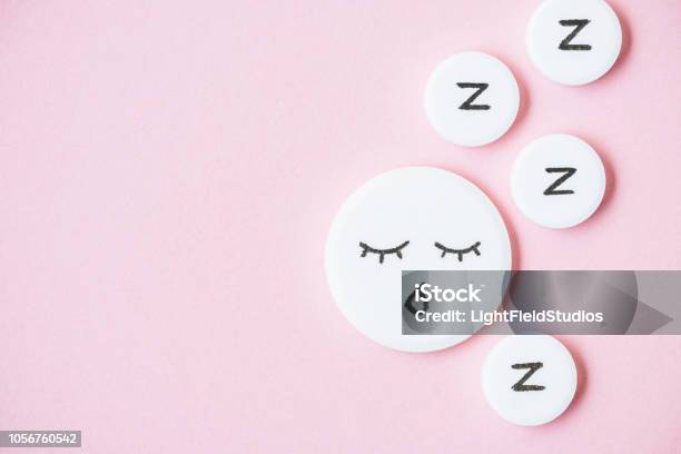 Top View Of Sleeping Pills With Drawn Face And Z Signs On Pink Stock Photo - Download Image Now