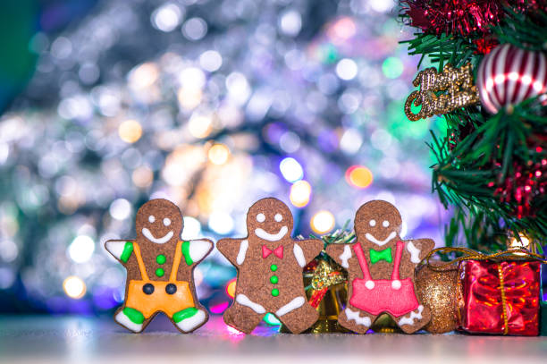 istock Cute gingerbread man with christmas tree and blurry sparkle background, close up, bokeh, text space(copy space) 1056763102