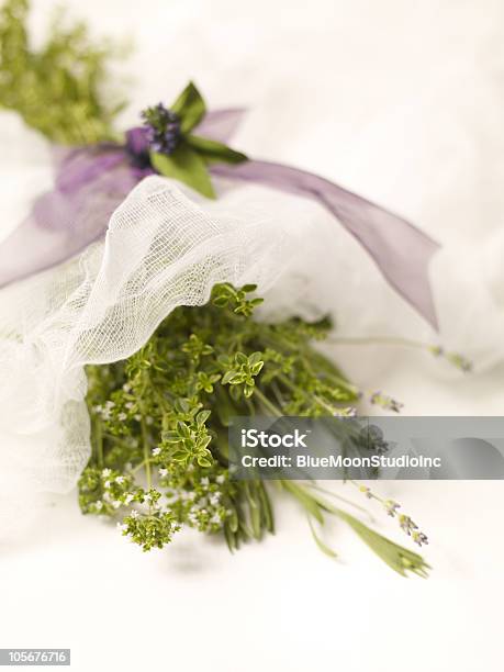 Bouquet Foto de stock y más banco de imágenes de Aire libre - Aire libre, Boda, Buqué