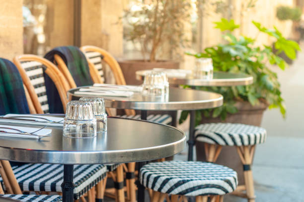 Charming parisian sidewalk cafe Charming parisian sidewalk cafe,outdoor tables, Paris, France building terrace stock pictures, royalty-free photos & images