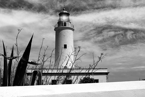 formentera baleary wyspy la mola latarnia morska czarny i biały - beacon la mola architecture and buildings travel locations zdjęcia i obrazy z banku zdjęć