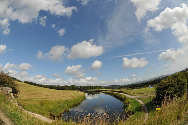 vista da ponte do canal accrington - pendle imagens e fotografias de stock