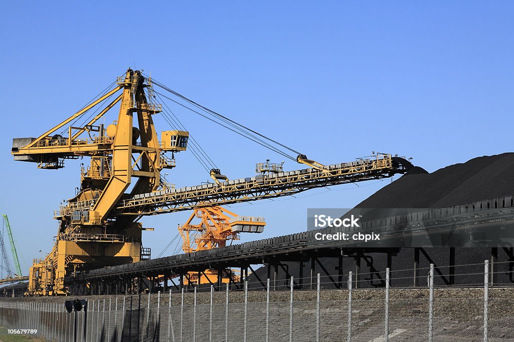 石炭コンベアベルト - 鉱業のロイヤリティフリーストックフォト