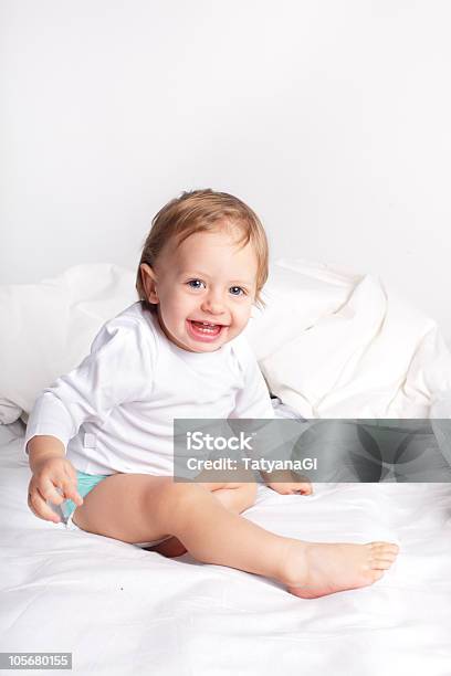 Baby Stockfoto und mehr Bilder von 12-17 Monate - 12-17 Monate, Baby, Bett