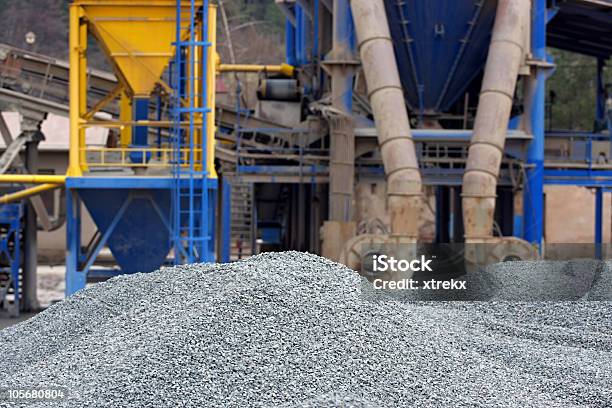 Gravilha Buracos - Fotografias de stock e mais imagens de Atividade - Atividade, Aço, Carvão