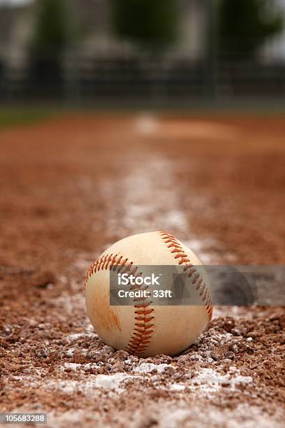 Baseball Auf Chalk Line Stockfoto und mehr Bilder von Baseball - Baseball, Baseball-Spielball, Grundlinie