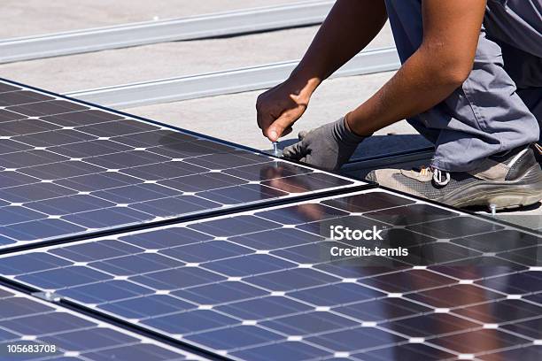 Instalação Fotovoltaica Painéis - Fotografias de stock e mais imagens de Cabo - Cabo, Cabo de Alta-tensão, Central de Energia Solar