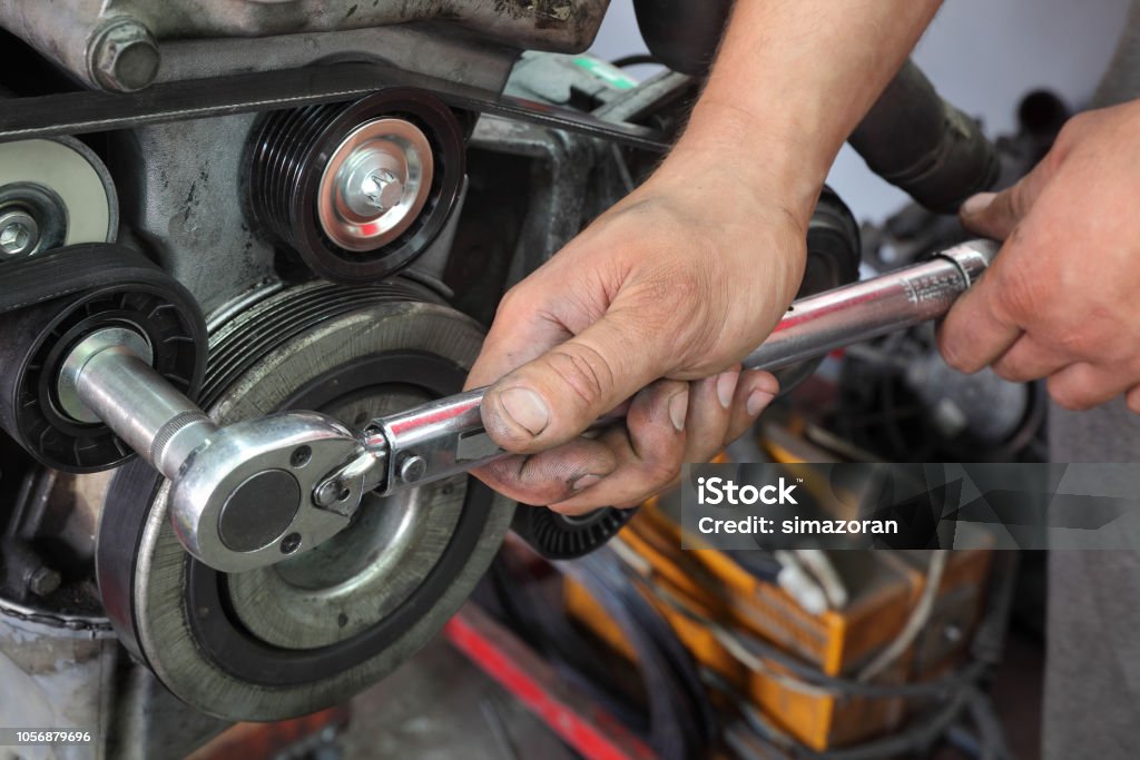 Voiture moderne de service serrage poulie - Photo de Clé de serrage libre de droits