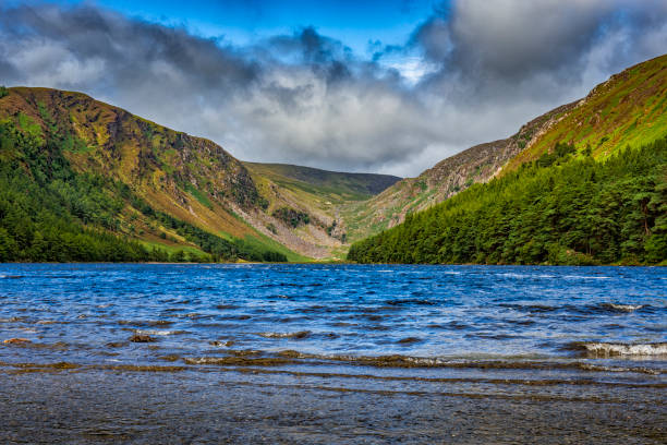 glendalough upper lake - upper view - fotografias e filmes do acervo