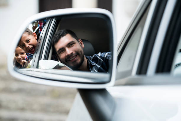 istock Family leaves in the car 1056897652