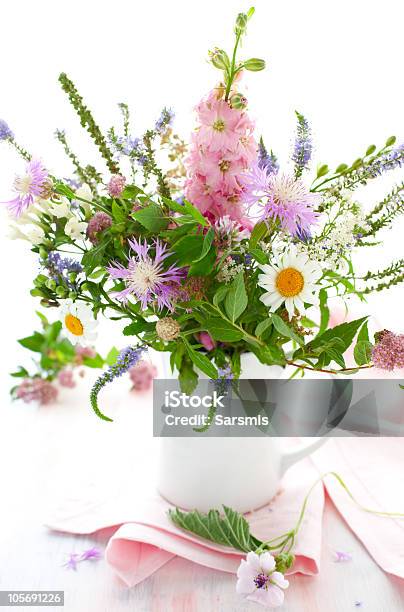 Photo libre de droit de Fleurs Dété banque d'images et plus d'images libres de droit de Arbre en fleurs - Arbre en fleurs, Beauté de la nature, Bleuet des champs