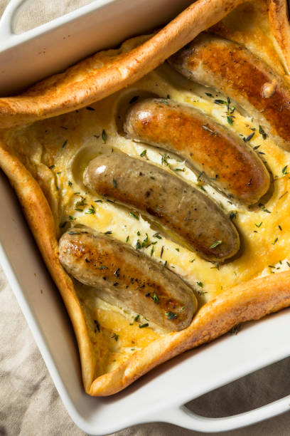 homemade english toad in the hole - yorkshire pudding imagens e fotografias de stock