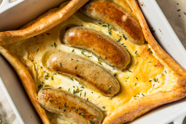 homemade english toad in the hole - yorkshire pudding imagens e fotografias de stock