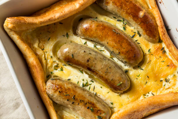 homemade english toad in the hole - yorkshire pudding imagens e fotografias de stock