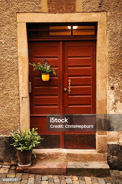 Porta De Entrada - Fotografias de stock e mais imagens de Beco - Beco, Casa, Castanho