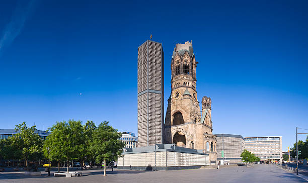 кайзер вильгельм университетов кирха - west berlin стоковые фото и изображения